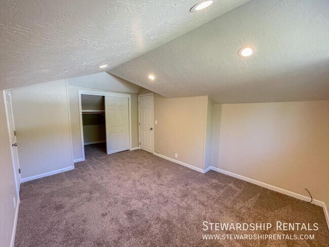 Building Photo - 2334 Augusta St