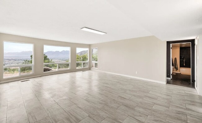 Building Photo - 140 E Spring Dr