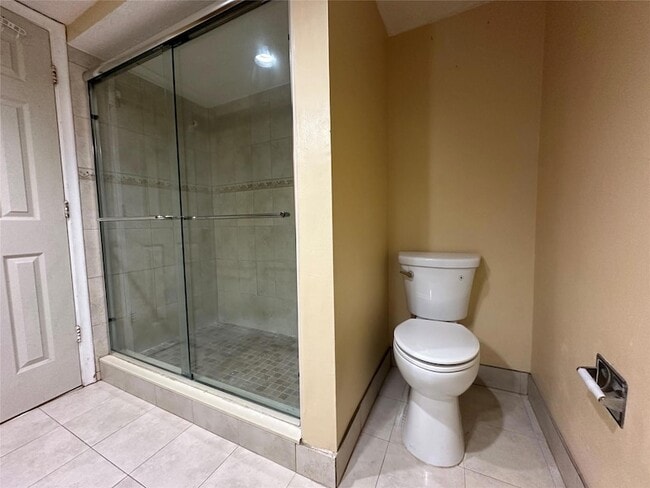 Building Photo - 6630 Racquet Club Dr