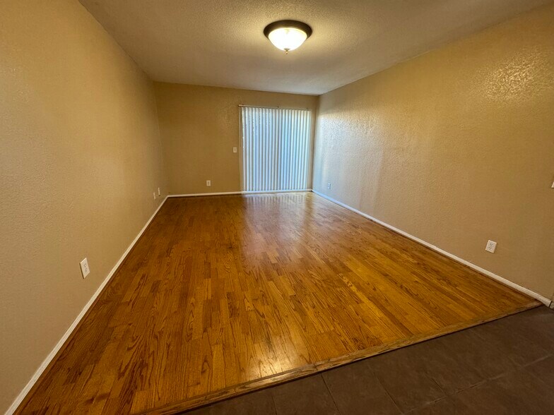 Building Photo - 868 E Alvarado St