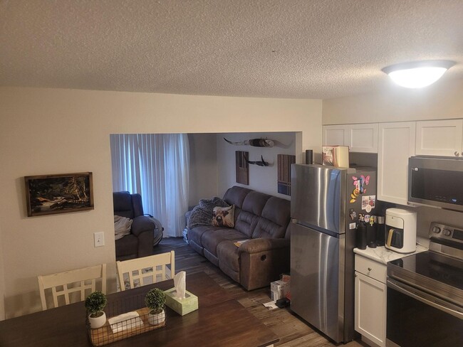 Building Photo - 3 bedroom in Quiet Neighborhood