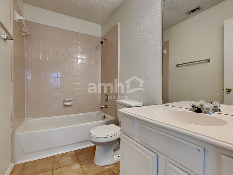 Building Photo - 214 High Pointe Ln