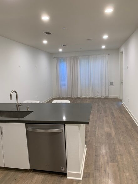 Building Photo - 2222 Nolita