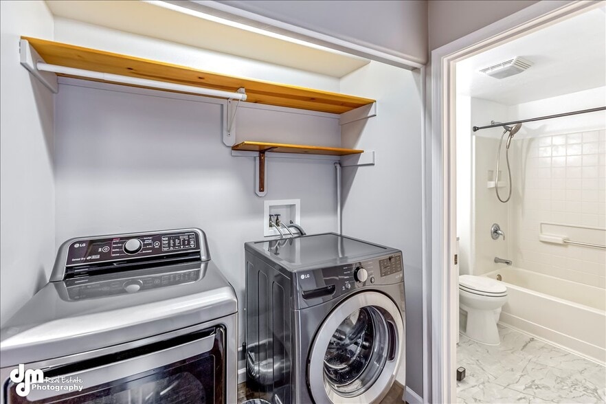 Building Photo - 8973 Northwood Park Cir