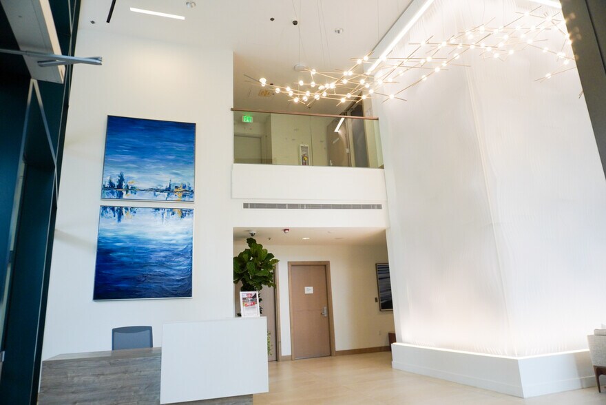 Building Photo - 555 Front St