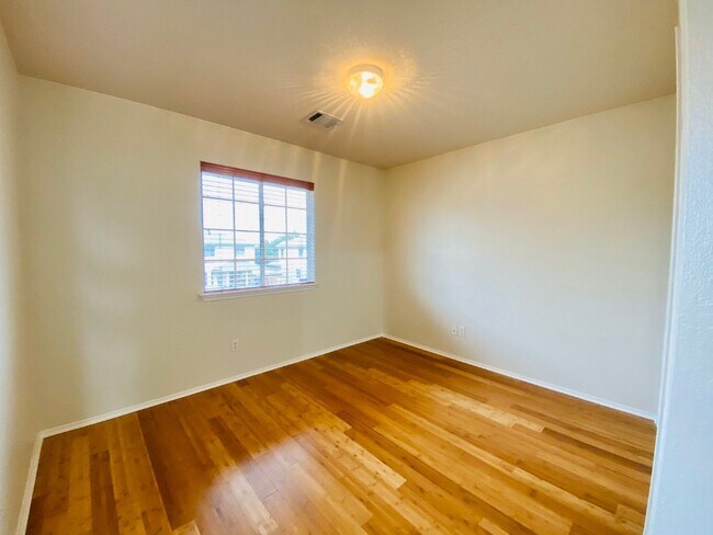Building Photo - 14500 Ballycastle Trail