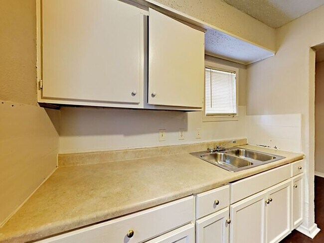 Building Photo - $1000 OFF 1st Month*. No App Fee