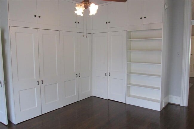 Building Photo - 800 San Antonio St