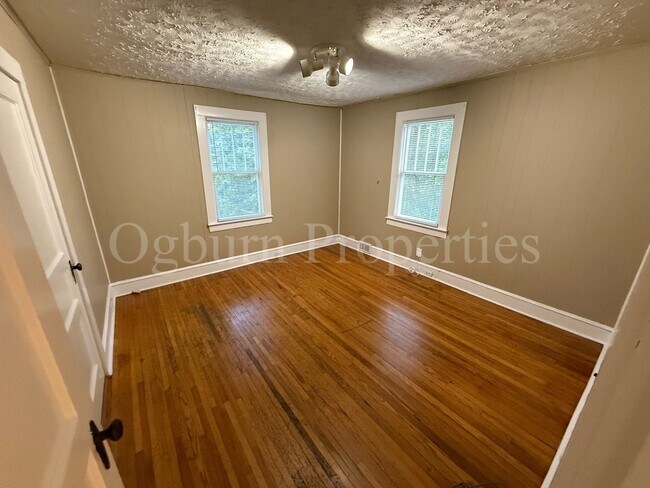 Building Photo - 125 Woodbriar Rd