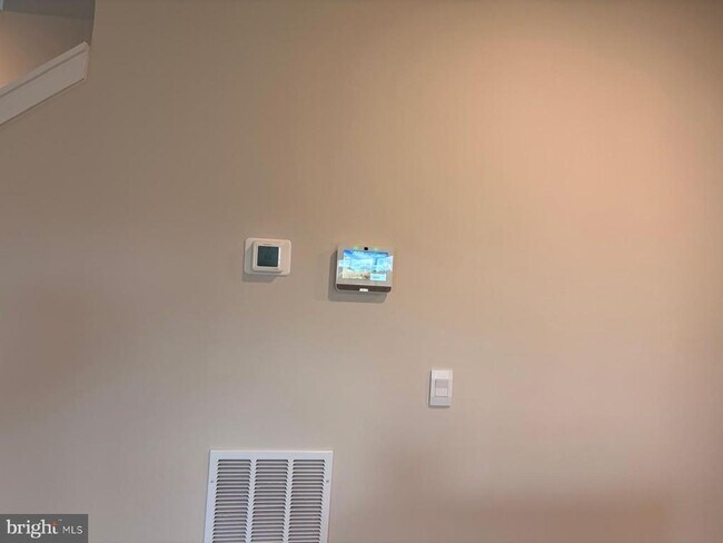 Building Photo - 232 Munsee Cir