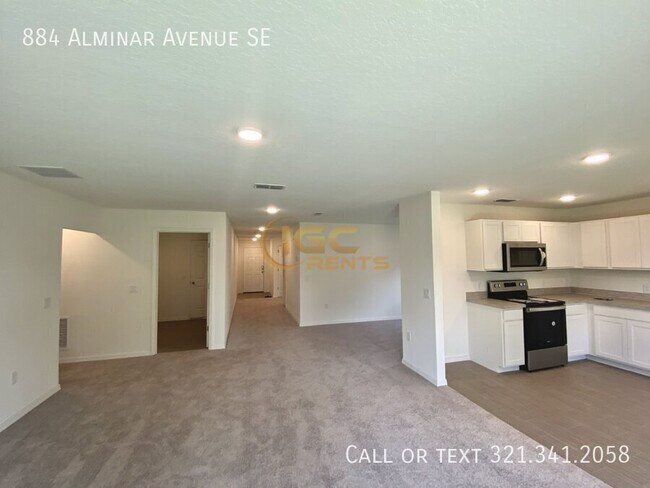 Building Photo - 884 Alminar Ave SE