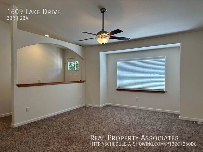 Building Photo - Island Life