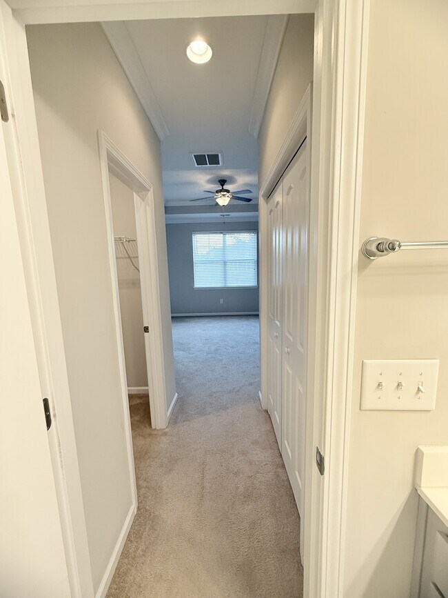 Building Photo - 220 Machrie Lp