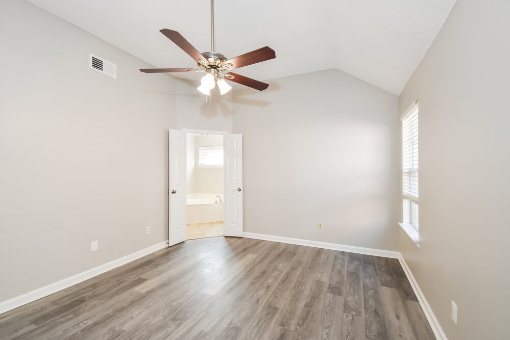 Building Photo - 8457 Regal Bend Dr