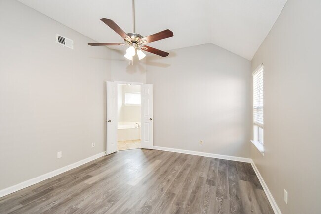 Building Photo - 8457 Regal Bend Dr