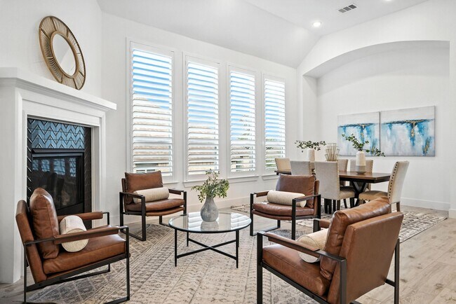 Building Photo - 220 Corazon