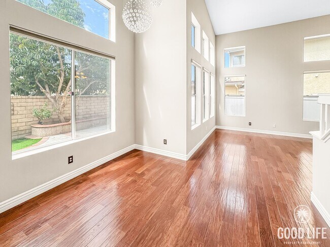Building Photo - Immaculate 4Bd/2.5Ba Spacious Home with NE...