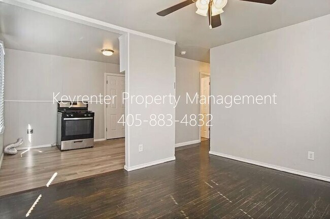 Building Photo - 3937 SW 27th Pl