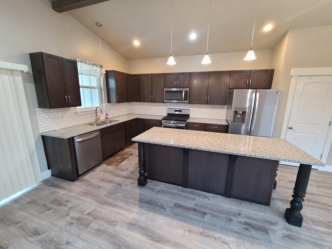 Building Photo - 16680 Cabin Lake Ln