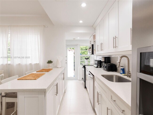 Building Photo - 241 28th St