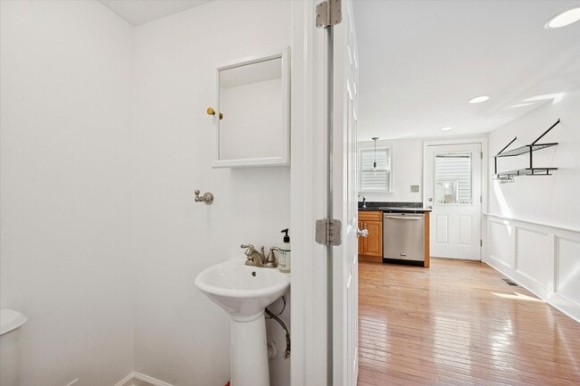 Building Photo - A Rare Gem in Forty Acres