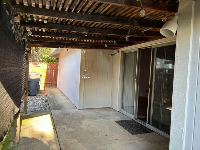 Building Photo - 1714 Kent St