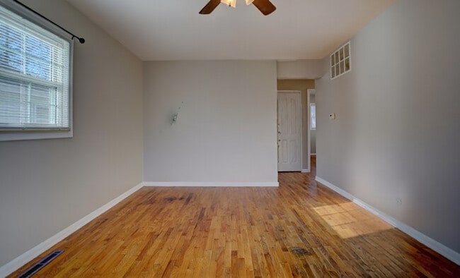 Building Photo - Cozy 2BR Home in Flint with Central AC, Washer/Dryer & Pet-Friendly for Only $800/Month!