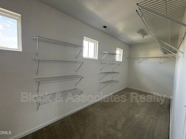 Building Photo - 101 Red Bird Dr