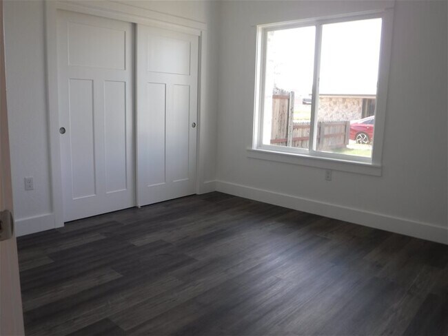 Building Photo - 813 Shasta St