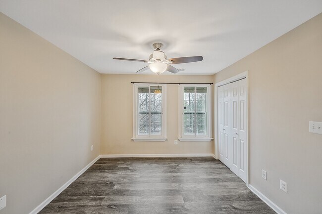 Building Photo - 1060 Gardenview Loop