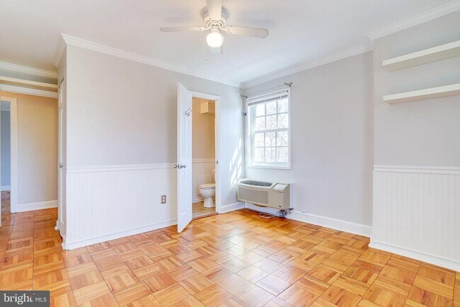 Building Photo - 1716 W Abingdon Dr