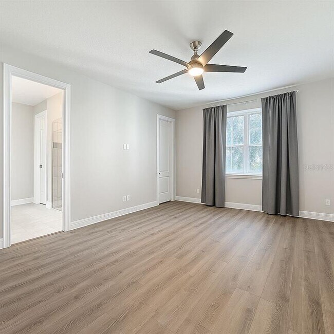 Building Photo - 2232 Bur Oak Blvd