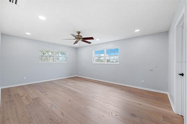 Building Photo - 4000 14th Way NE