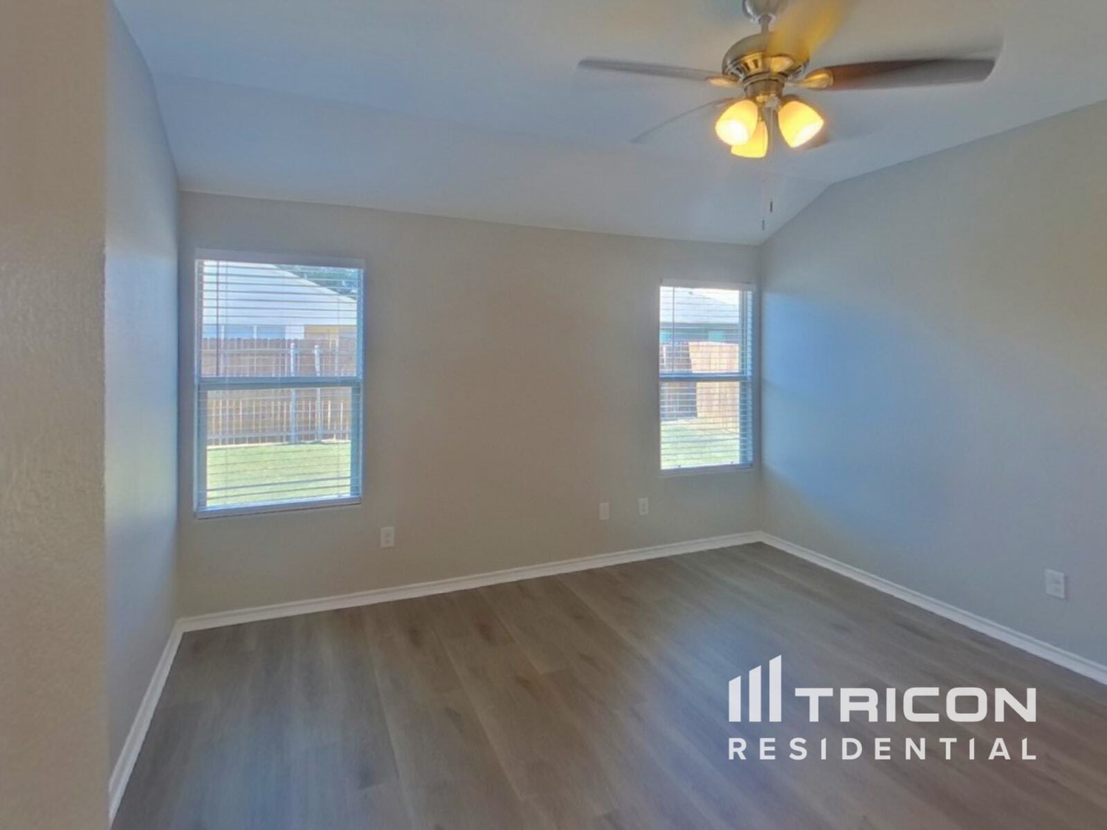 Building Photo - 2445 Carolina Dr