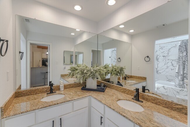Building Photo - 16800 Sugar Pine Dr