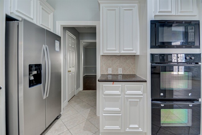 Building Photo - 3223 Logan Crest Ct