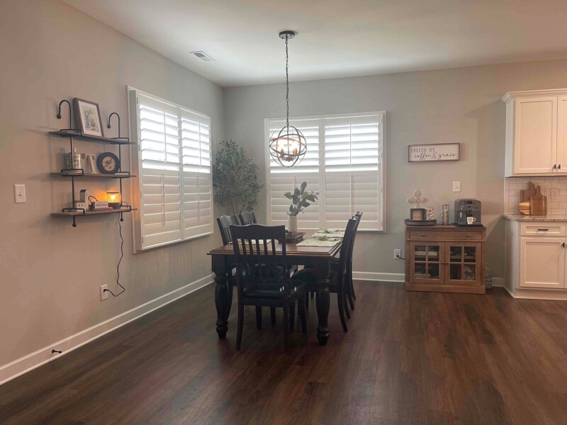 Building Photo - 5220 Thruway Rd