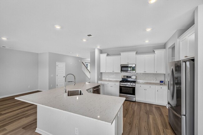 Building Photo - 204 Lake Minsi Dr