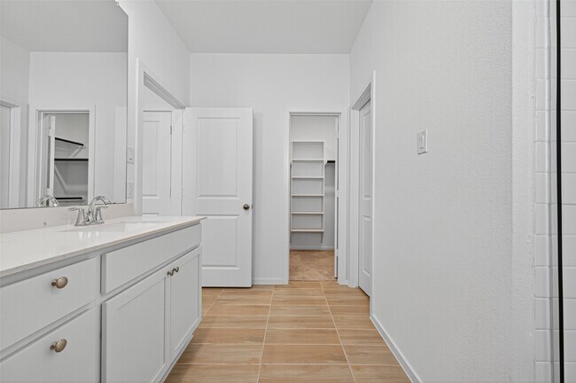 Building Photo - 6411 Laguna Terra Dr