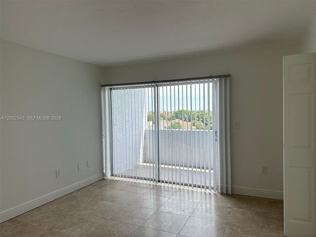 Building Photo - 9359 Fontainebleau Blvd