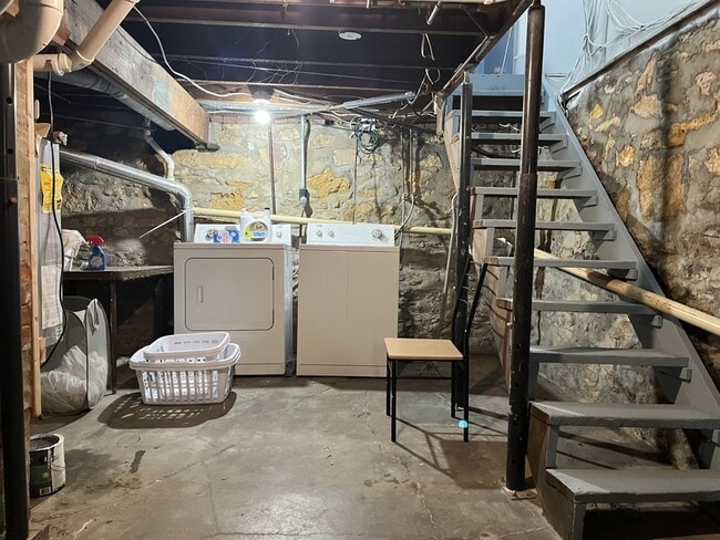 Building Photo - 1113 Vermont St