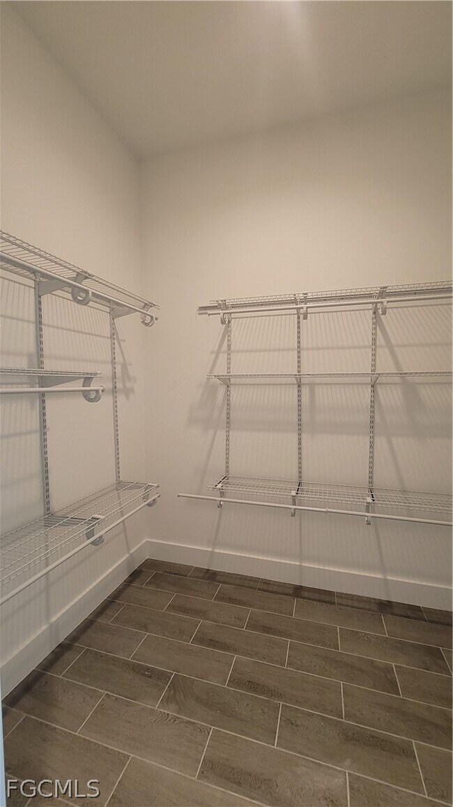 Building Photo - 412 SW 28th Ave