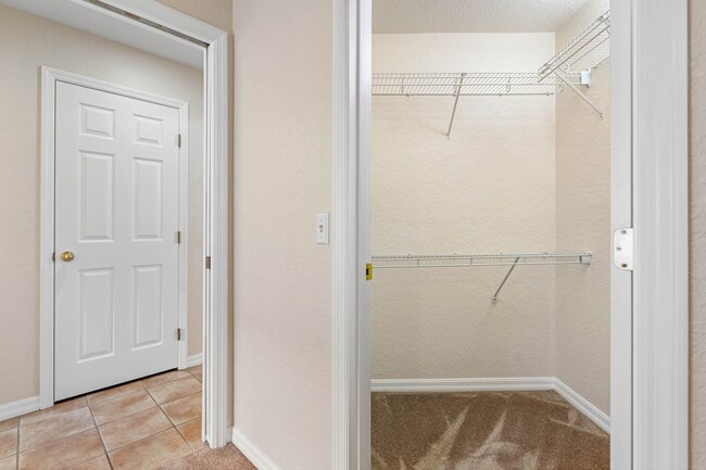 Building Photo - Exquisite Huntington Hills Golf and Countr...