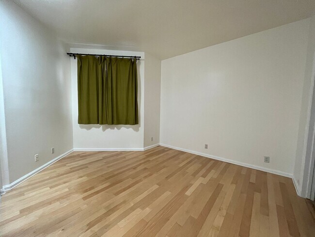 Building Photo - Located in Century City Adjacent to Beverly Hills!