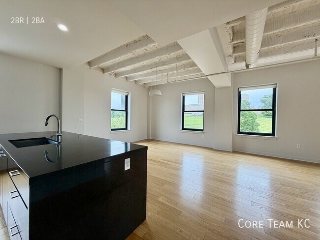 Building Photo - 217 W Pershing Rd