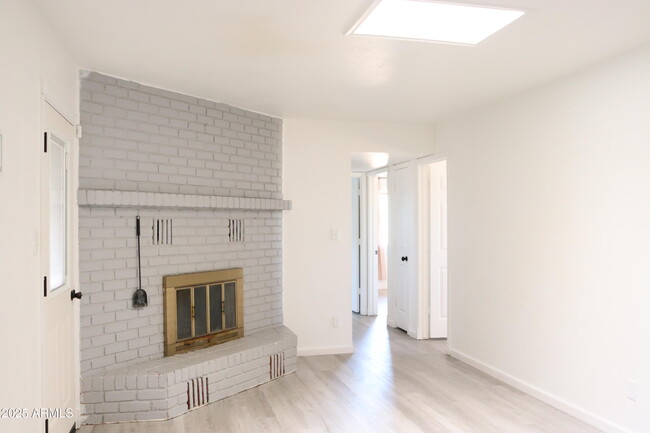 Building Photo - 1841 Lexington Dr