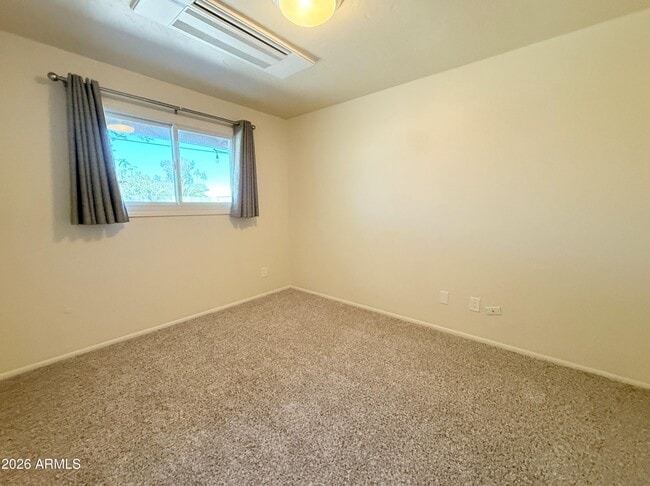 Building Photo - 710 E Hermosa Dr