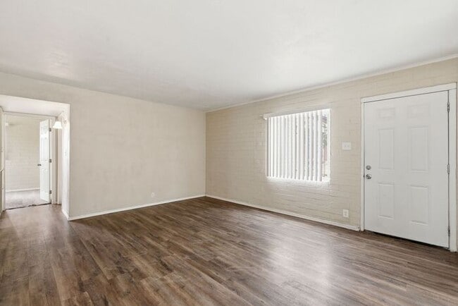 Building Photo - 2520 E Cameron Vista