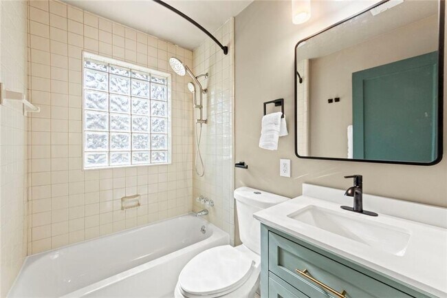 Building Photo - 1333 Victor Rd NE