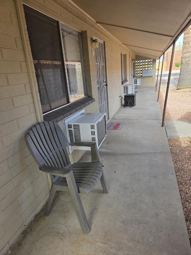 Building Photo - 2013 W Encanto Blvd